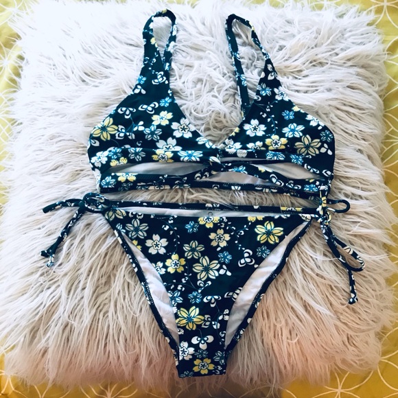 Green Floral Bikini Set - Cupshe - Picture 4 of 4